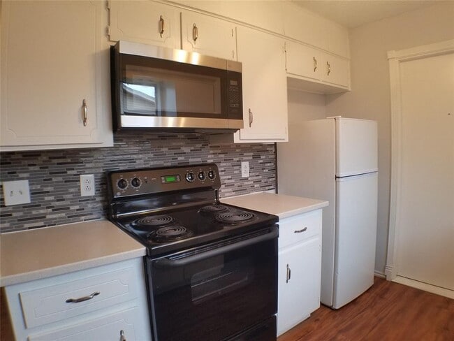 Building Photo - 1806 Stardust St
