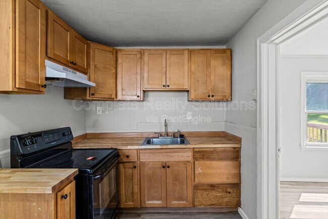 Building Photo - 7120 Greenhaven Dr