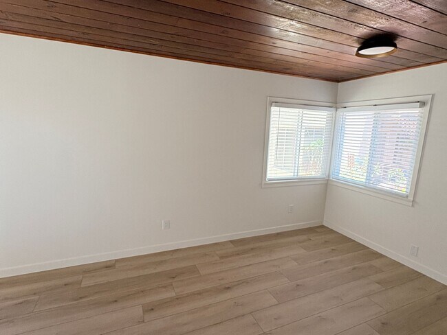 Building Photo - 8 Santa Ana Ave