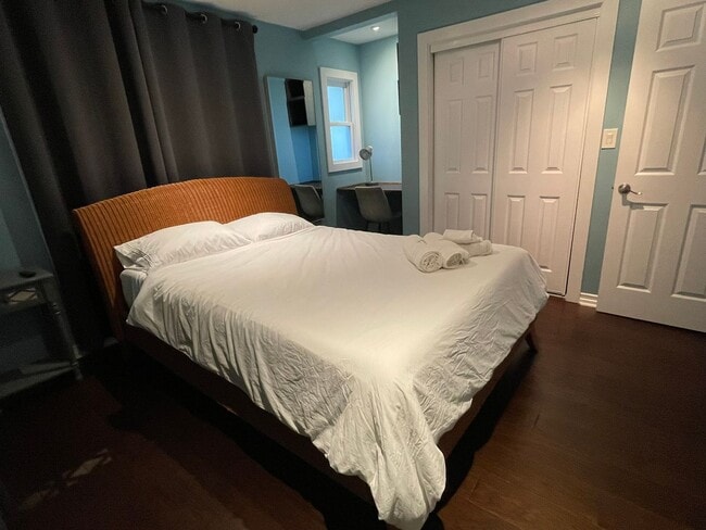 Building Photo - Charming 3 bedroom 3.5 bathroom in North Park