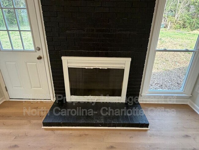 Building Photo - 1712 Blandford Dr