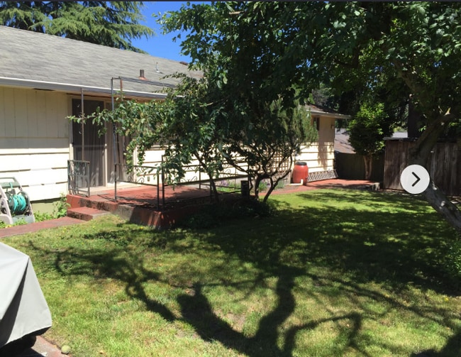 Building Photo - 2539 NE 105th Pl