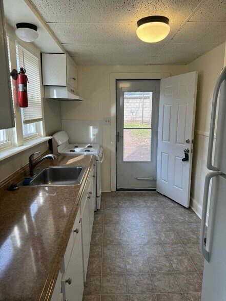 Building Photo - 635 Chestnut St