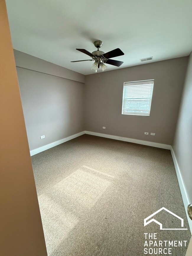 Building Photo - 3433 S Indiana Ave