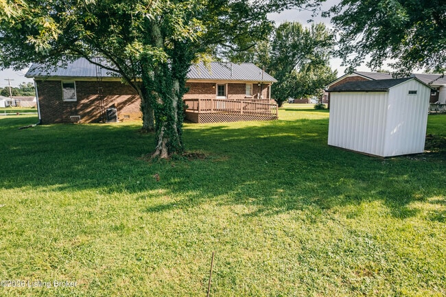 Building Photo - 309 E 6th St