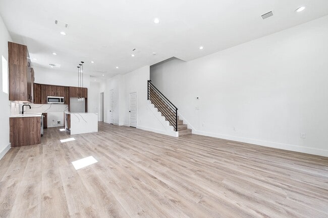 Building Photo - 3619 Bremond St