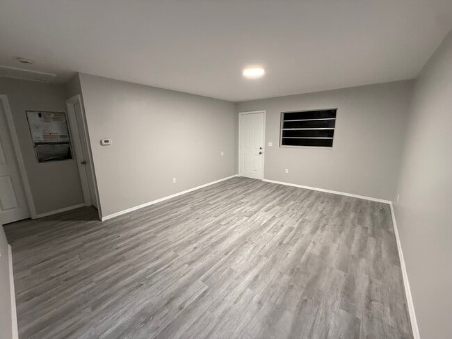 Building Photo - 190 Ventris Ave W