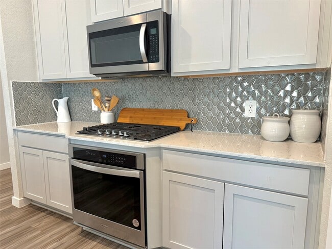 Building Photo - 14273 Lake Lodge Dr