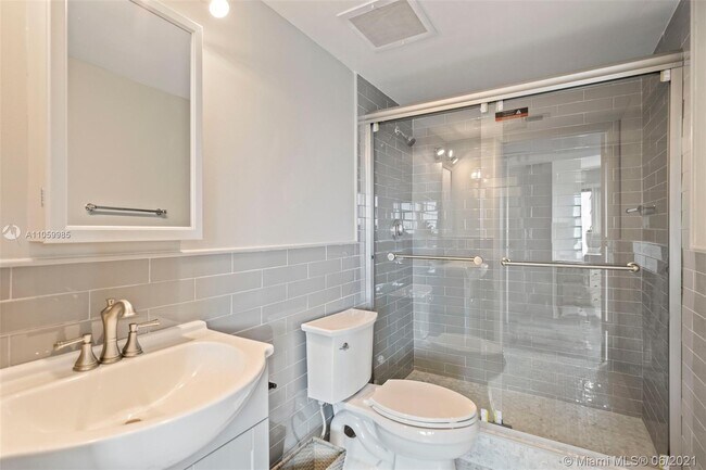 Building Photo - 5725 Sunset Dr