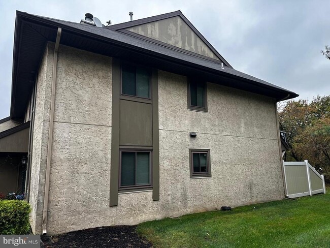 Primary Photo - 137 Hampshire Dr
