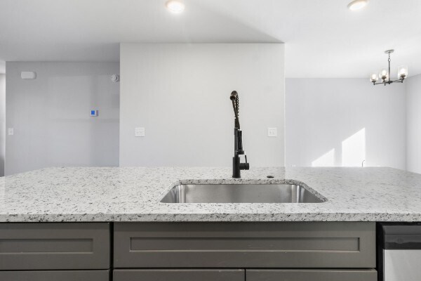 Kitchen - 704 Crossland Ave