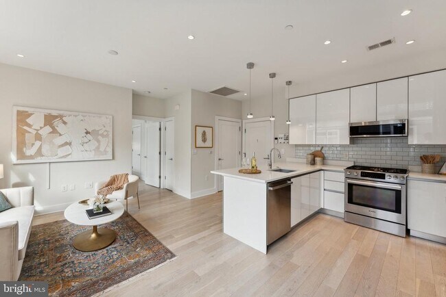 Building Photo - 1745 N St NW