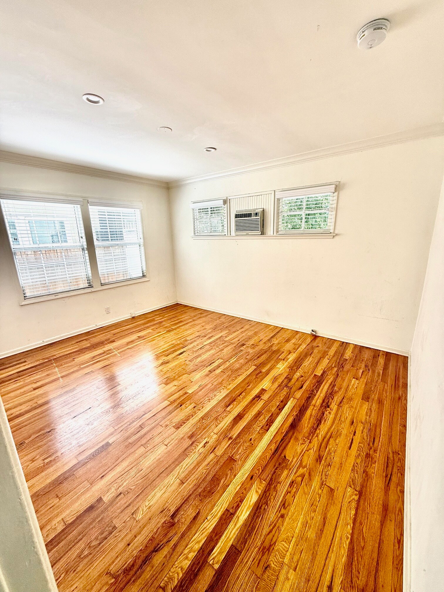 Building Photo - 12753 Oxnard St