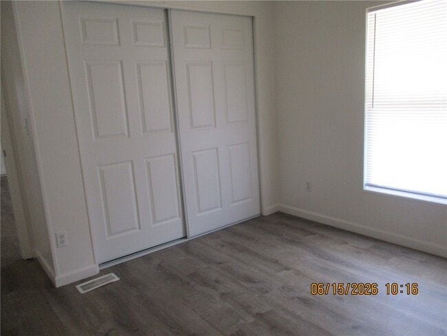 Building Photo - 569 Harbor Dr