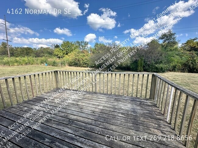 Building Photo - SE Side Update Two Bedroom Duplex