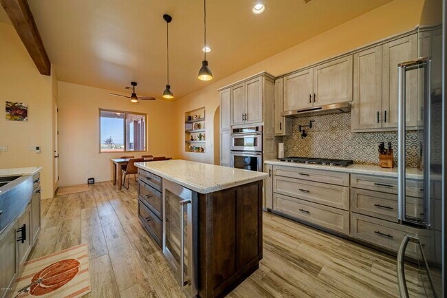 Building Photo - 335 Latigo Way