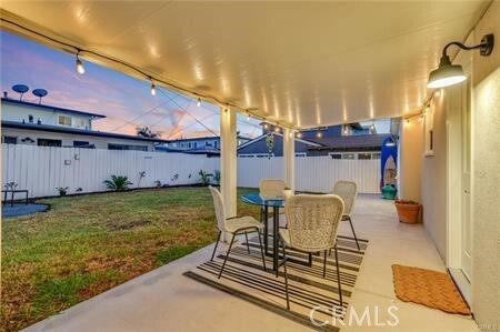 Building Photo - 325 W Avenida Palizada