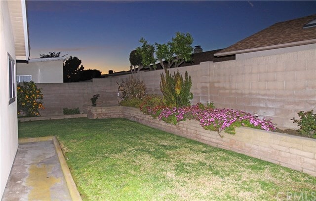 Building Photo - 9225 Talbert Ave