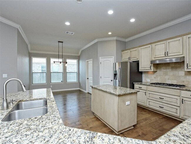 Building Photo - 2508 Hilltop Divide Ln