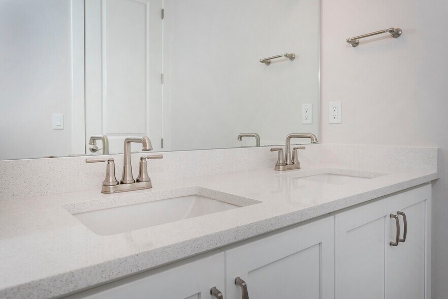 Building Photo - 6533 SW Lupine Ln