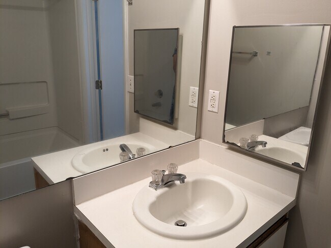 Building Photo - 1241 University Ct