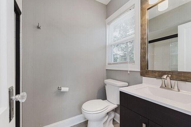 Building Photo - Charming, Fully Updated Broad Ripple Gem!
