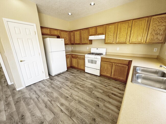 Building Photo - 1131 Pacaya Dr NW