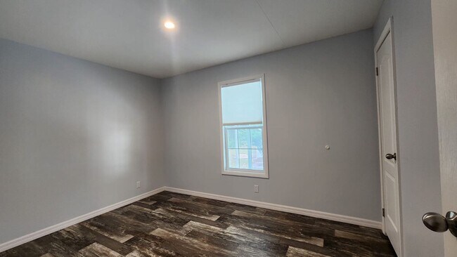 Building Photo - 3.2 Sylvan Grove