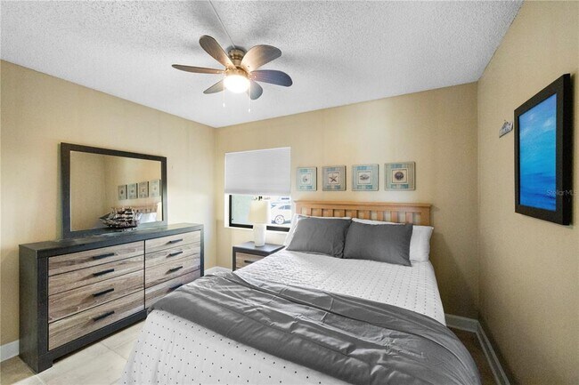 Building Photo - 1515 Pinellas Bayway S
