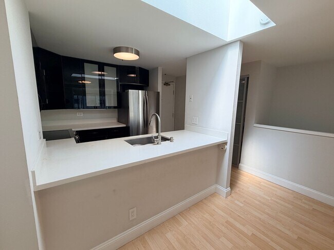 Building Photo - Opera Plaza view 2 bedroom 2 bath upper townhouse