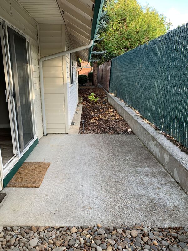 Building Photo - 13631 SE Oatfield Rd