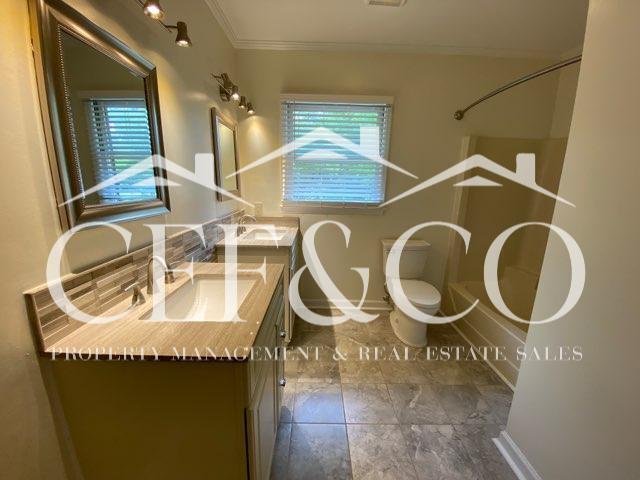Building Photo - Large 2-Story 3BR/3BA Home with Garage, Ap...