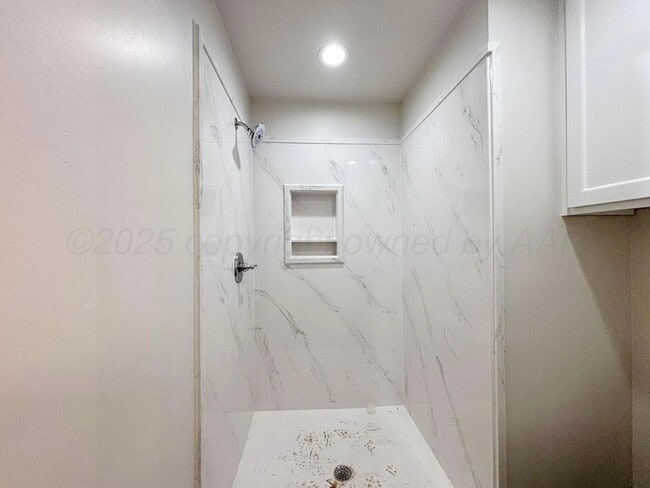 Building Photo - 3002 Knoll Dr