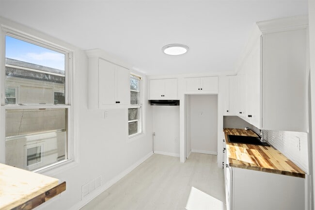 Building Photo - 173-175 LEMBECK Ave