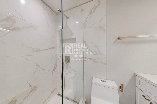 Building Photo - Highly Upgraded 2-Bedroom Townhome Available for Rent!