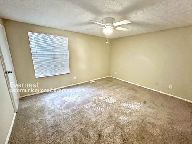 Building Photo - 493 Village Square Ct