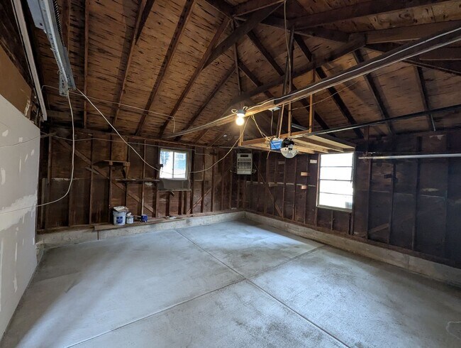 Building Photo - Grenshaw Greatness