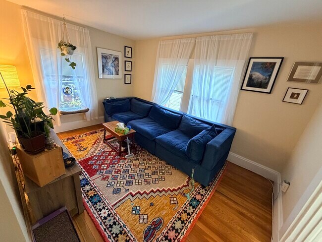 Building Photo - 8 Roberts St