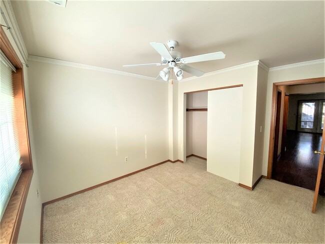 Building Photo - 124 Piper Ct