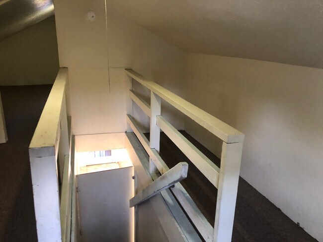 Building Photo - 2 bed/1 bath house in the Historic Washburn District