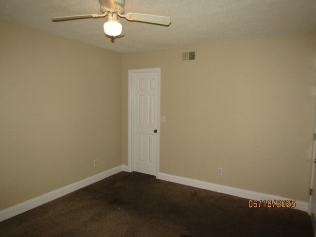 Building Photo - 4150 Horseshoe Rd N