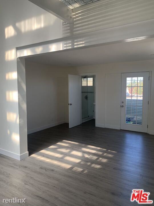 Primary Photo - 4 br, 2 bath House - 915 Broadway St Apt 3
