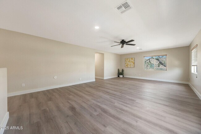 Building Photo - 9423 W Monte Vista Rd