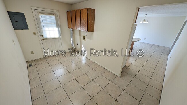 Building Photo - 2/2 & Office - Spacious Duplex