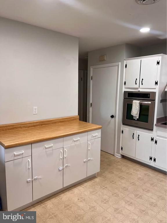 Building Photo - 6122 Rolling View Dr