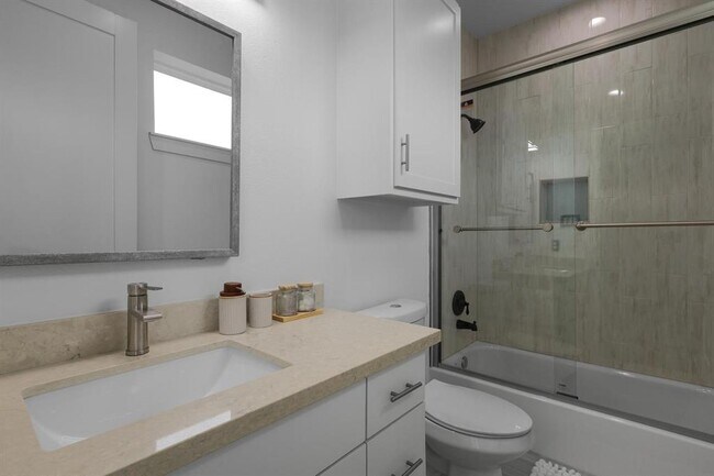 Building Photo - 6415 Bowling Green St