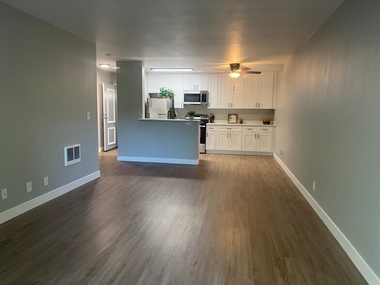 Building Photo - 941 Lewelling Blvd