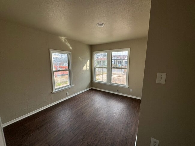 Building Photo - 3 Bed / 2 Bath Home in South San Antonio – Easy Access to I-10 & I-37