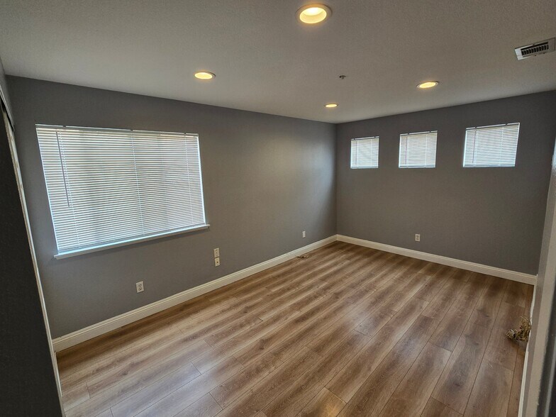 Building Photo - 15784 Firethorn Rd