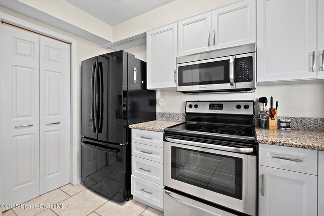Building Photo - 4570 Ocean Beach Blvd